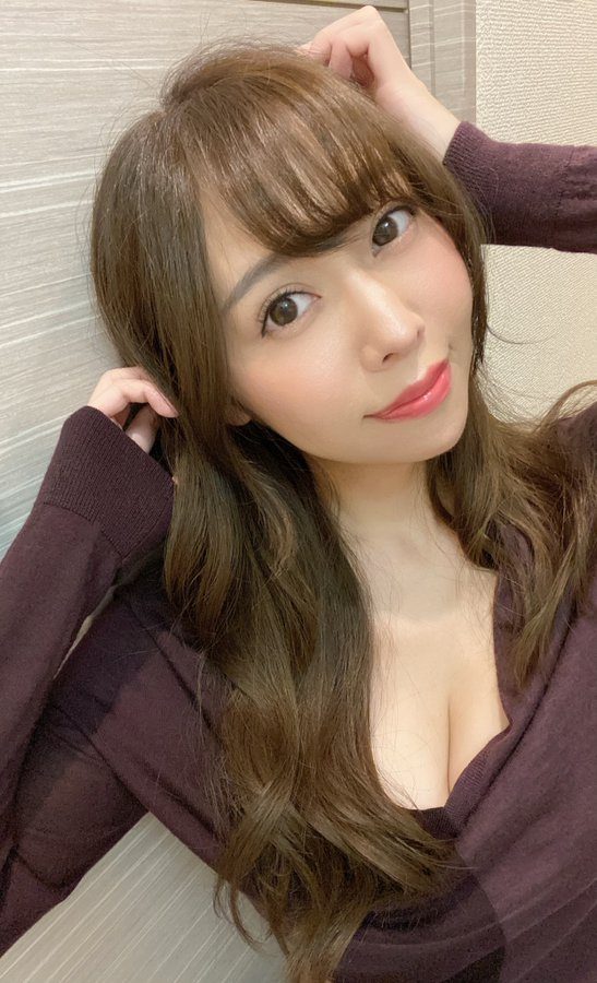 上羽絢(Ueha-Aya)出道作品番號及封面，上羽絢個人簡介