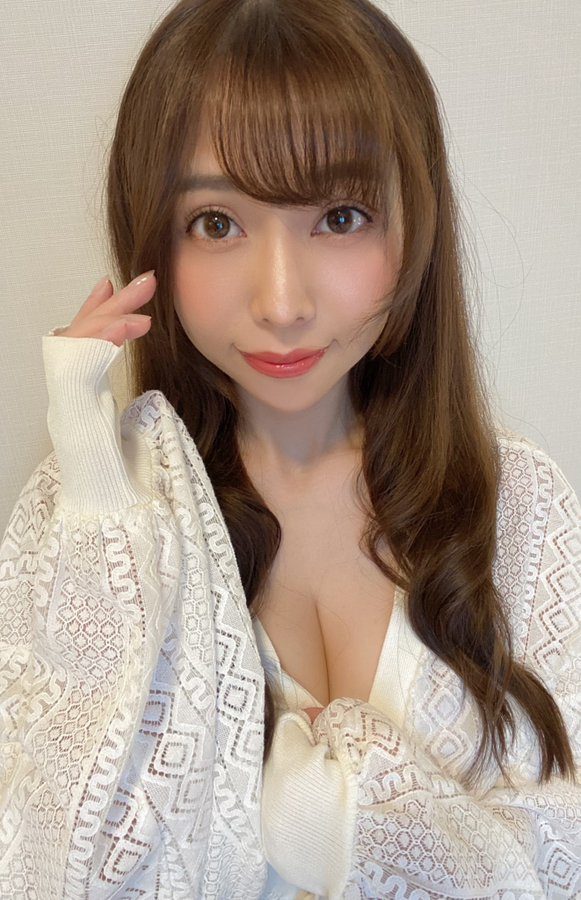 上羽絢(Ueha-Aya)出道作品番號及封面，上羽絢個人簡介