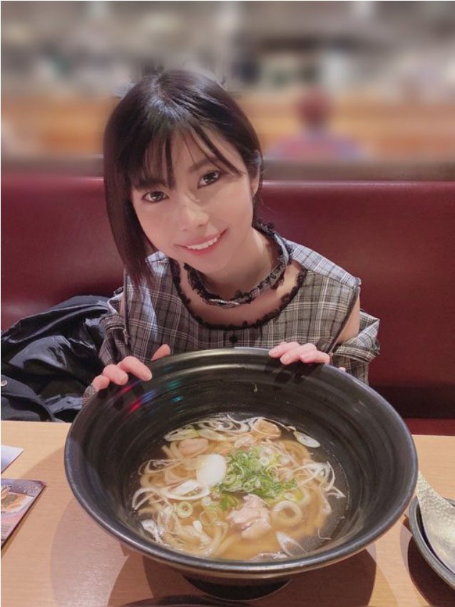 浜邊小鳥(浜辺ことり)出道作品番號及封面，浜邊小鳥個人簡介