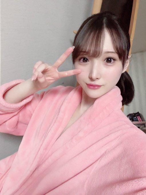 白石桃(白石もも)出道作品番號及封面，白石桃個人簡介