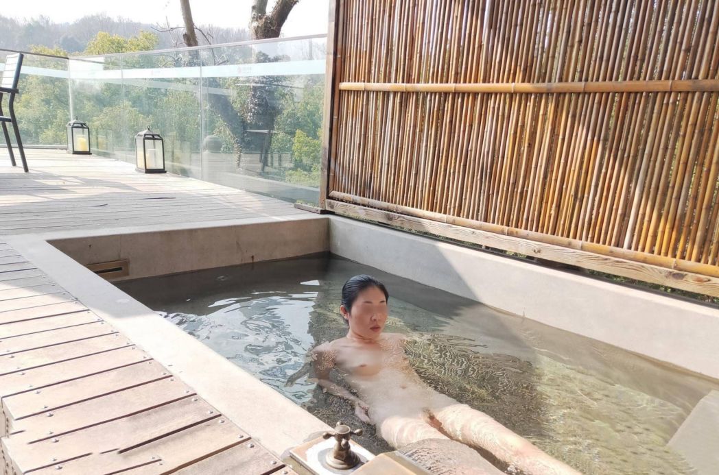 又是一個半老徐娘，不知道零件鬆了沒？[21P]