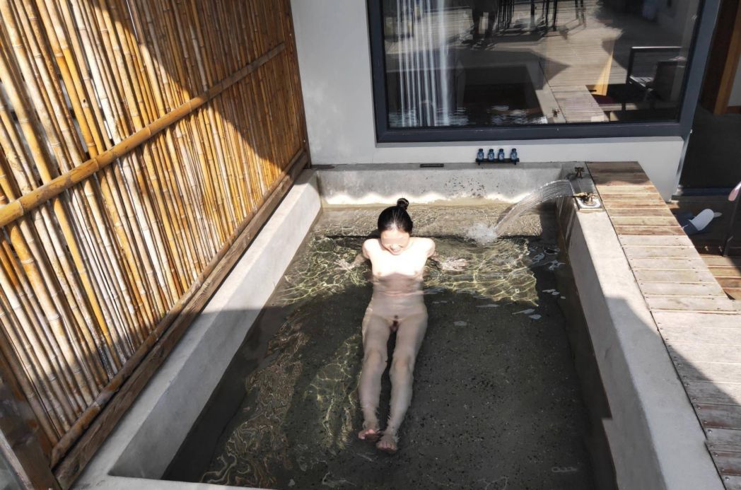 又是一個半老徐娘，不知道零件鬆了沒？[21P]