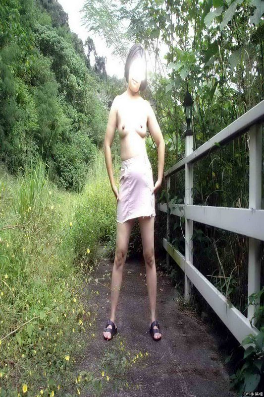 郊外大膽外拍 [20P]