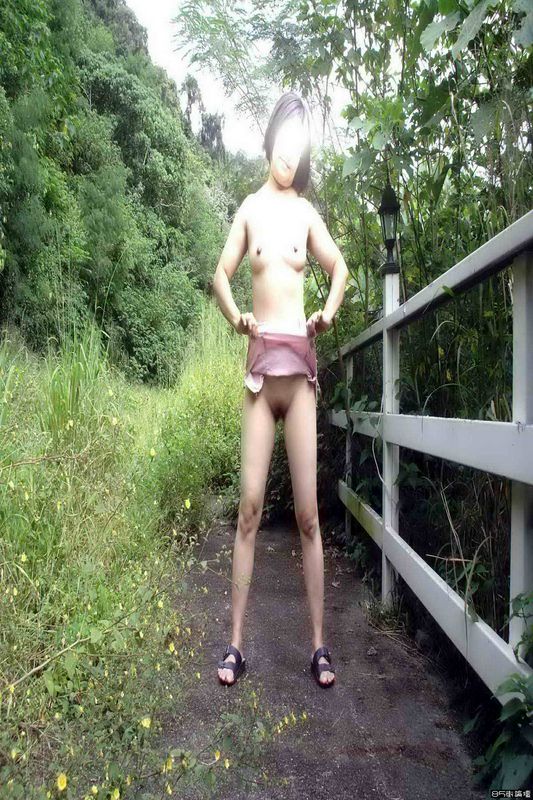 郊外大膽外拍 [20P]