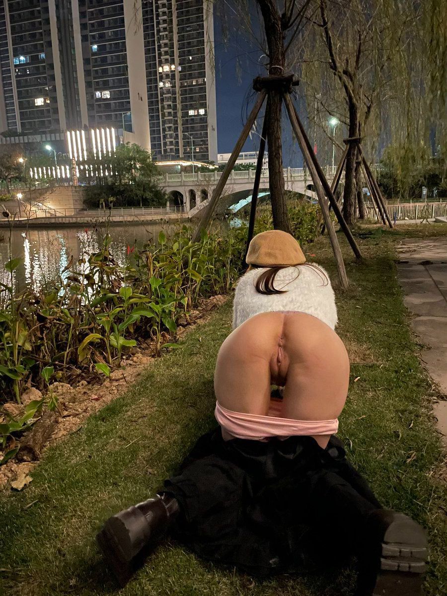 小區戶外大膽撅起大腚刺激露拍[19P]