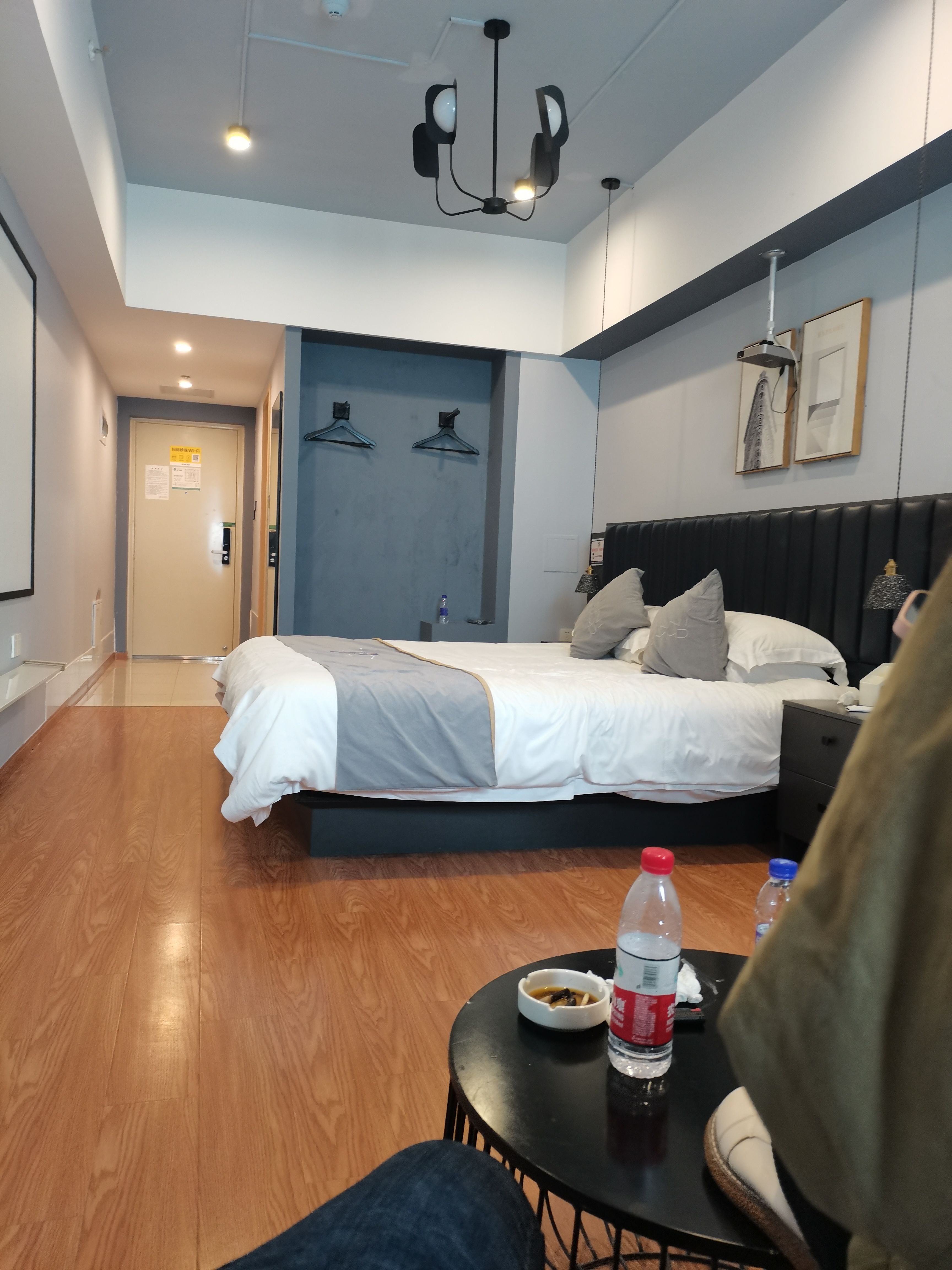 多P爆玩淫賤小母狗之口爆吞精，內射，肛交三通！[34P]