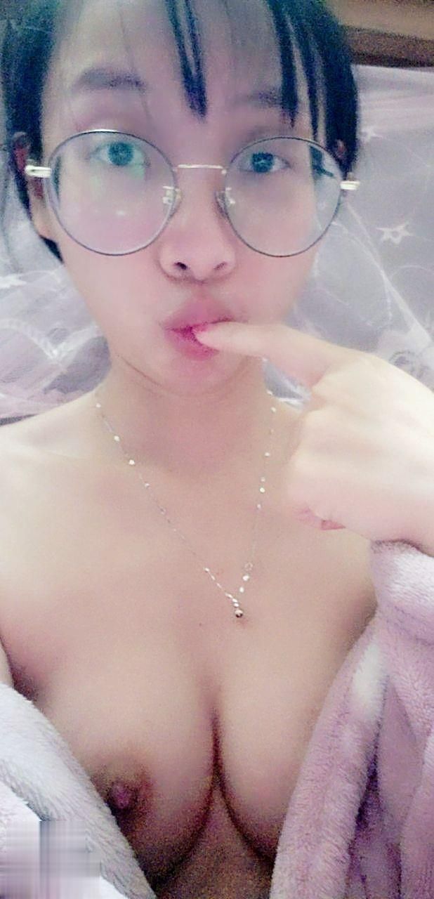 萌妹露露臉發騷自拍[14P]