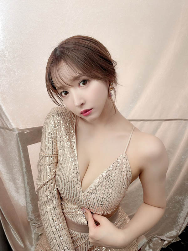 「三上悠亞」出道七週年！ 「性感爆乳」送粉絲福利，宣布自立門戶當老闆！