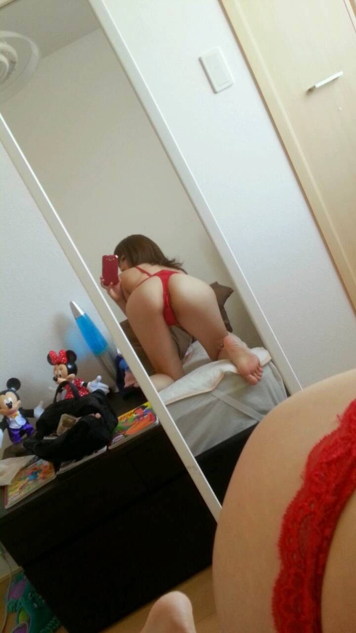 四つん這い お尻 自撮り エロ画像 【50】