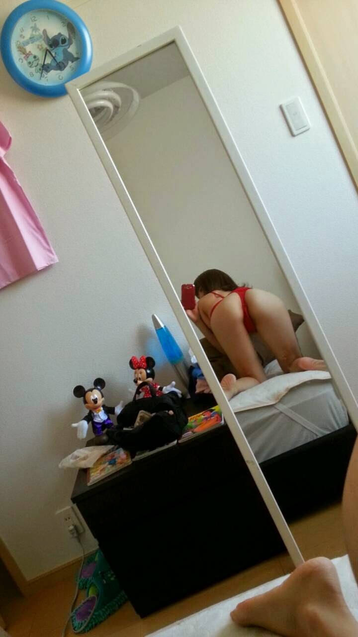 四つん這い お尻 自撮り エロ画像 【51】