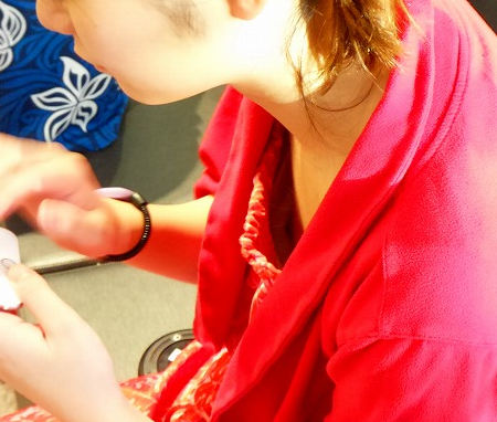 無乳 胸チラ エロ画像 【9】