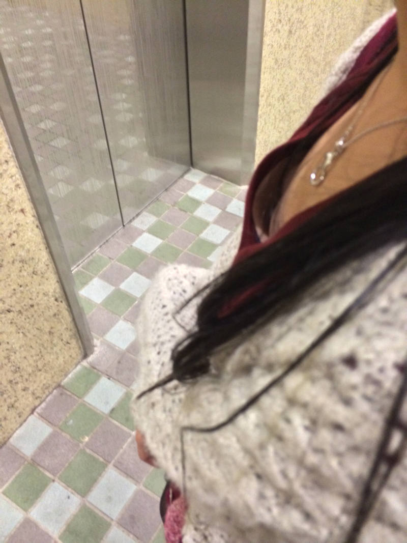 無乳 胸チラ エロ画像 【31】