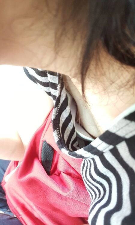 無乳 胸チラ エロ画像 【33】