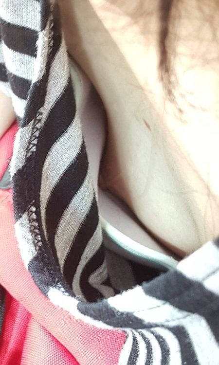 無乳 胸チラ エロ画像 【34】