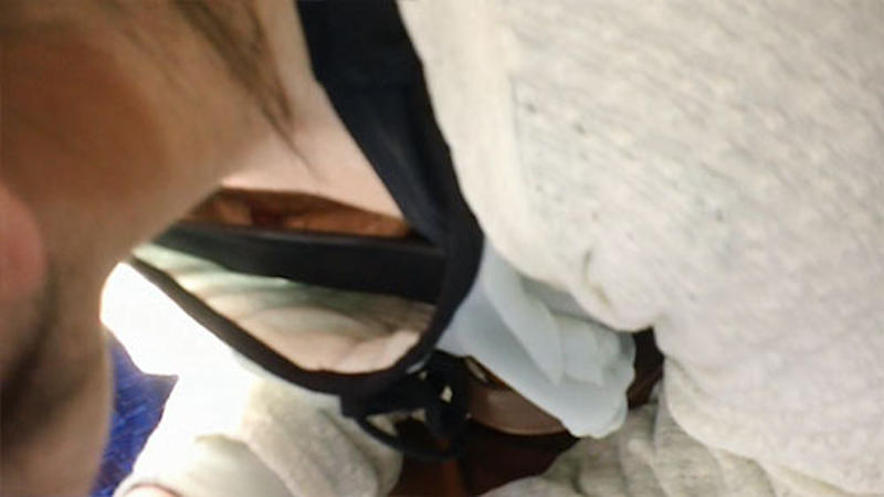 無乳 胸チラ エロ画像 【35】