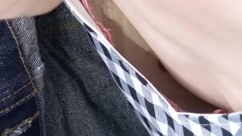 無乳 胸チラ エロ画像 【69】