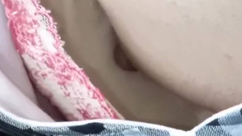 無乳 胸チラ エロ画像 【70】