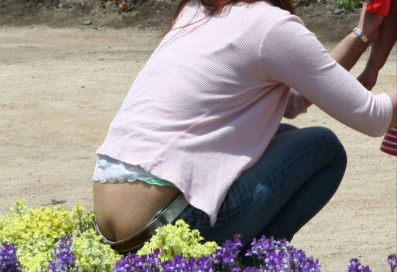 半ケツ 街撮り 尻チラ ローライズ エロ画像 【10】