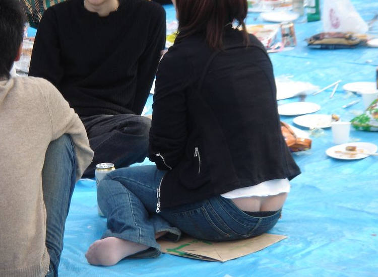 半ケツ 街撮り 尻チラ ローライズ エロ画像 【19】