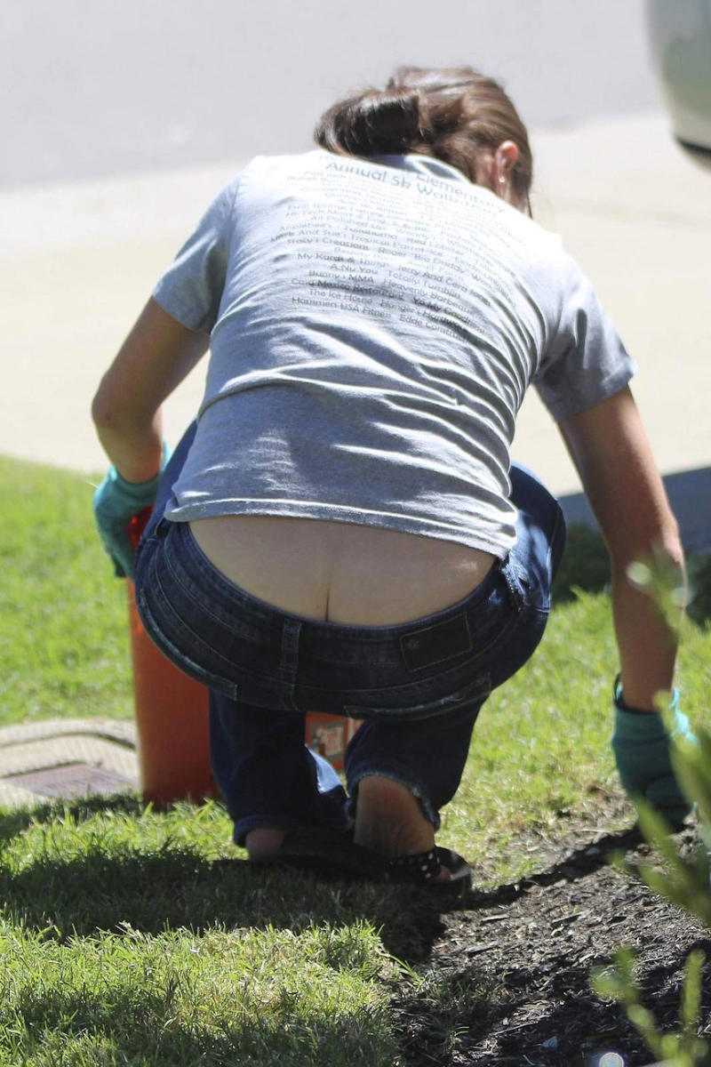 半ケツ 街撮り 尻チラ ローライズ エロ画像 【20】