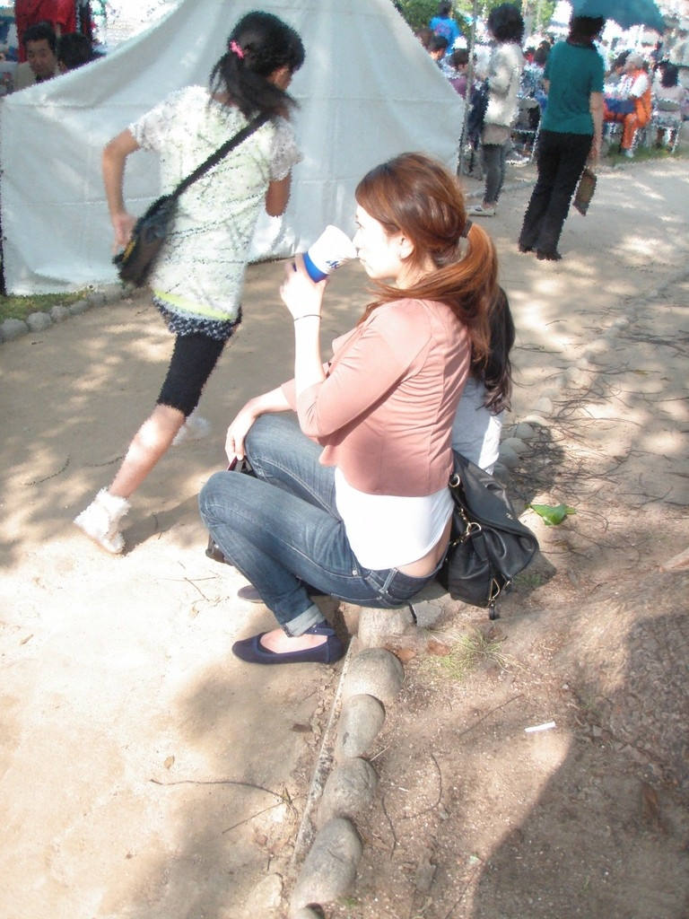 半ケツ 街撮り 尻チラ ローライズ エロ画像 【25】