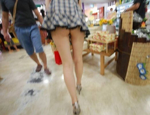 半ケツ 街撮り 尻チラ ミニスカ エロ画像 【43】