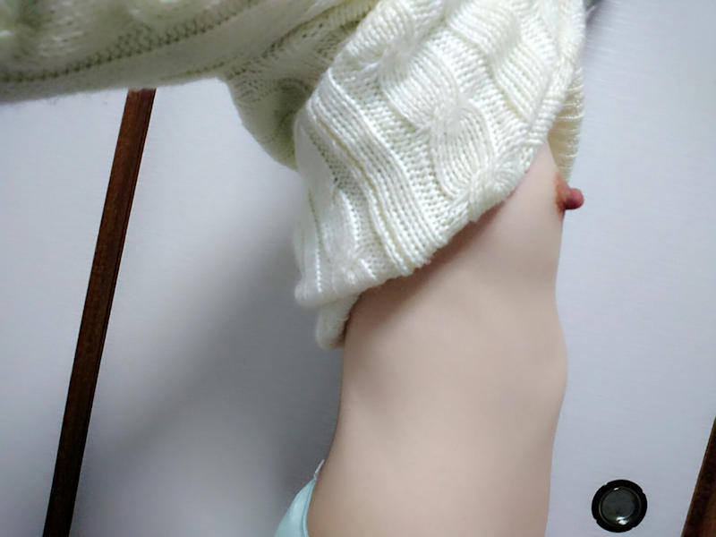 ニット ポロリ おっぱい エロ画像 【39】