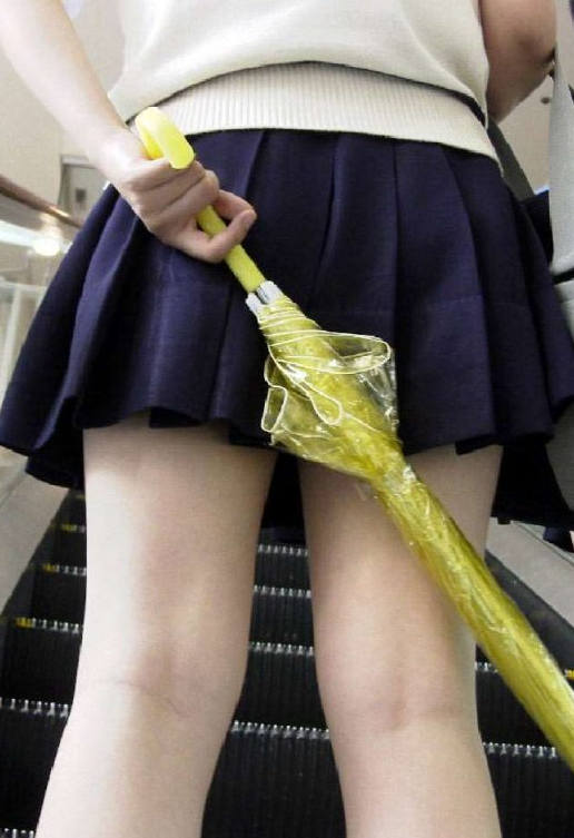 お尻 スカート 押さえる エロ画像 【52】