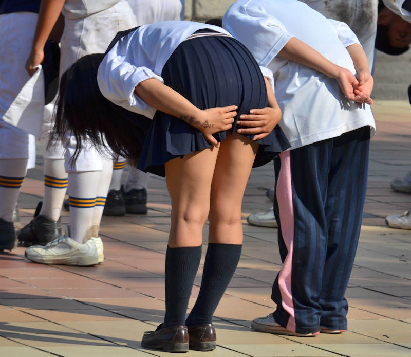 お尻 スカート 押さえる エロ画像 【53】