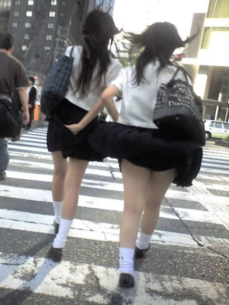 お尻 スカート 押さえる エロ画像 【55】