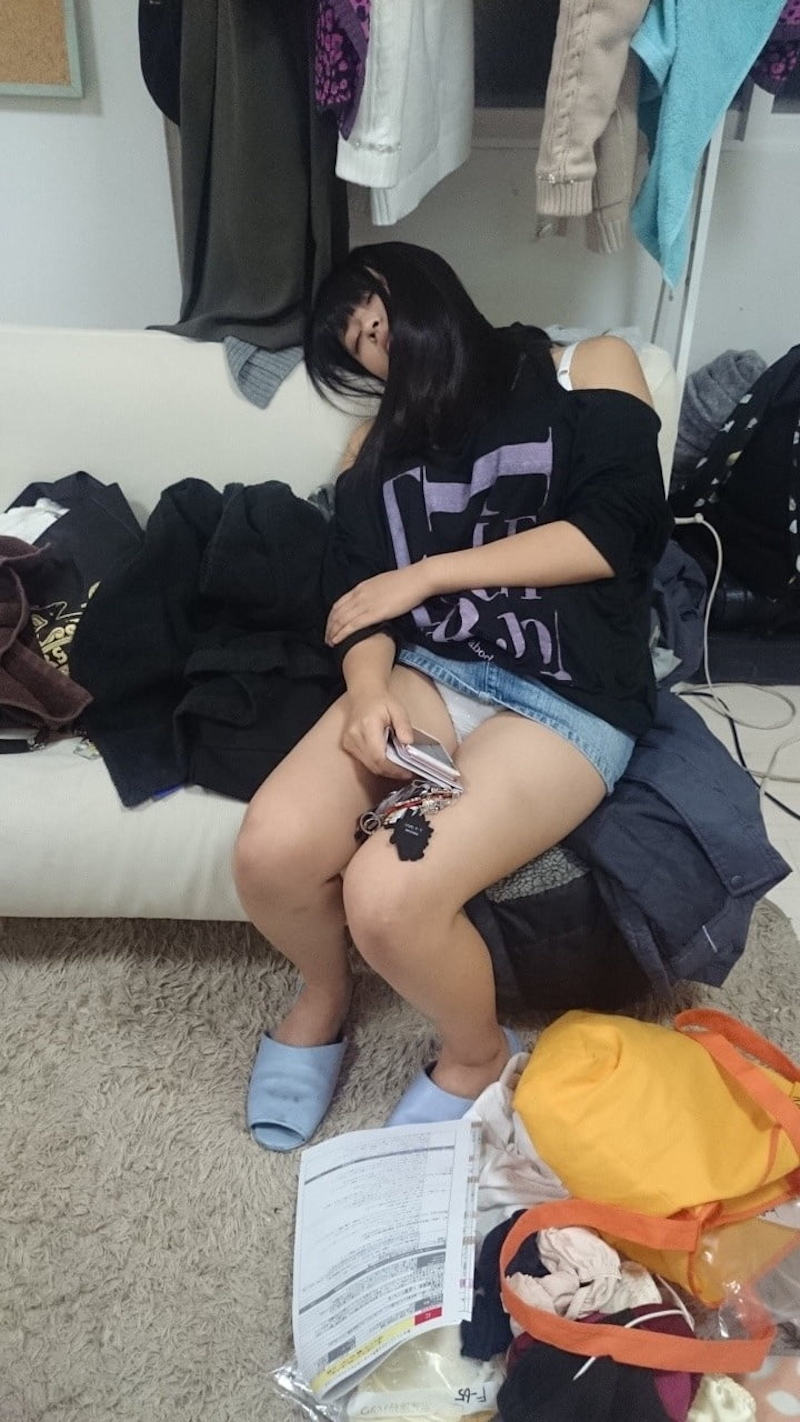 寝る パンチラ エロ画像 【42】