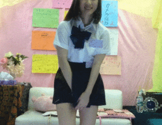 スカート たくし上げ パンチラ GIF エロ画像 【26】