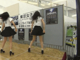 スカート たくし上げ パンチラ GIF エロ画像 【31】