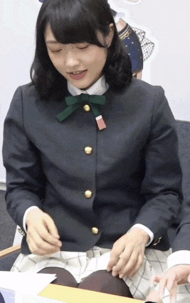 スカート たくし上げ パンチラ GIF エロ画像 【32】