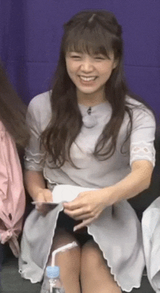 スカート たくし上げ パンチラ GIF エロ画像 【33】