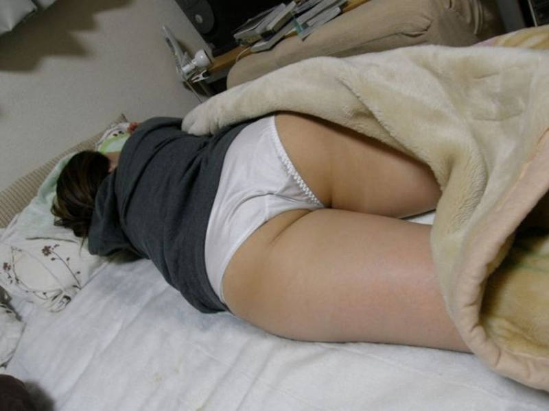 パンツ 寝る エロ画像 【13】