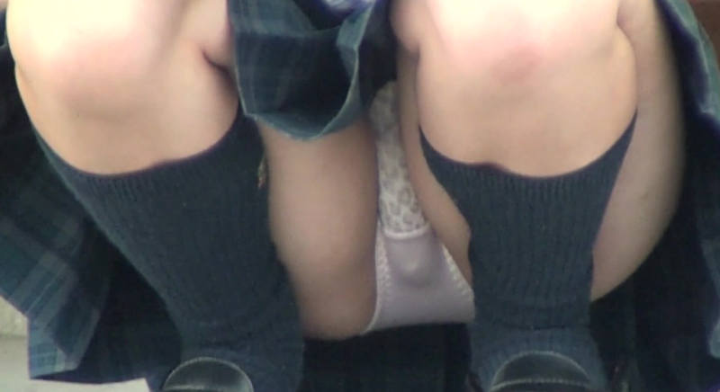 制服 パンチラ エロ画像 【41】