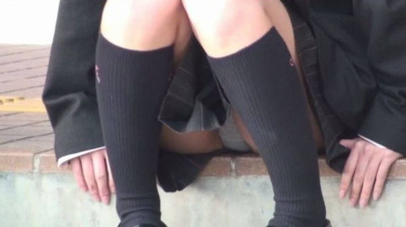 制服 パンチラ エロ画像 【53】