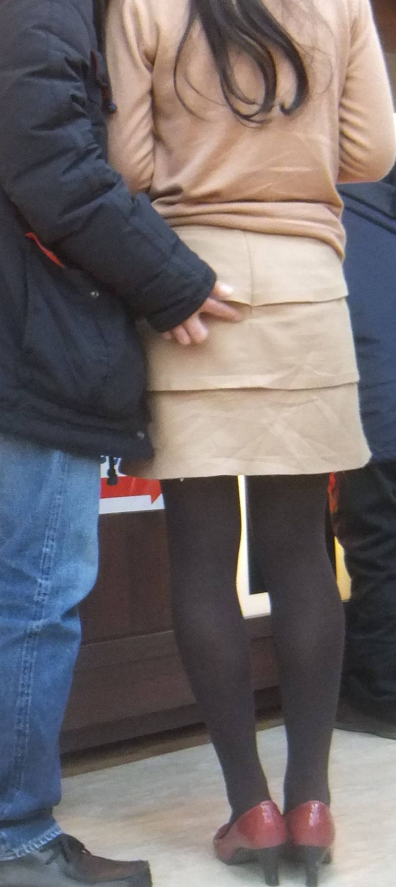 彼女 お尻 触る カップル 街撮り エロ画像 【12】