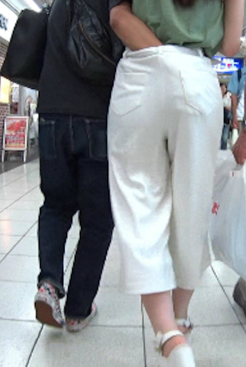 彼女 お尻 触る カップル 街撮り エロ画像 【16】