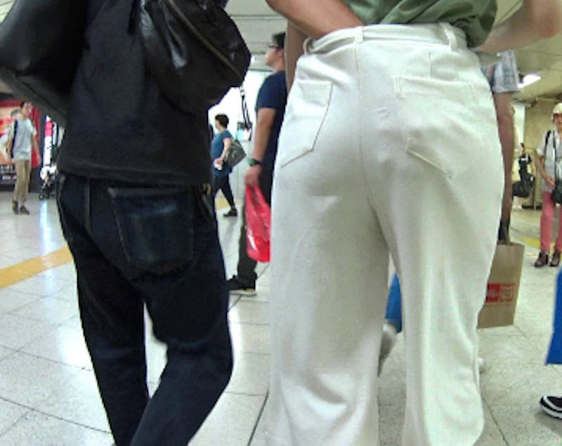 彼女 お尻 触る カップル 街撮り エロ画像 【15】