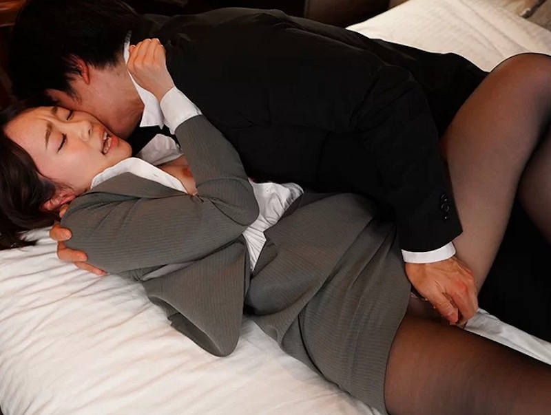 出張 ホテル 夜這い OL エロ画像 【18】