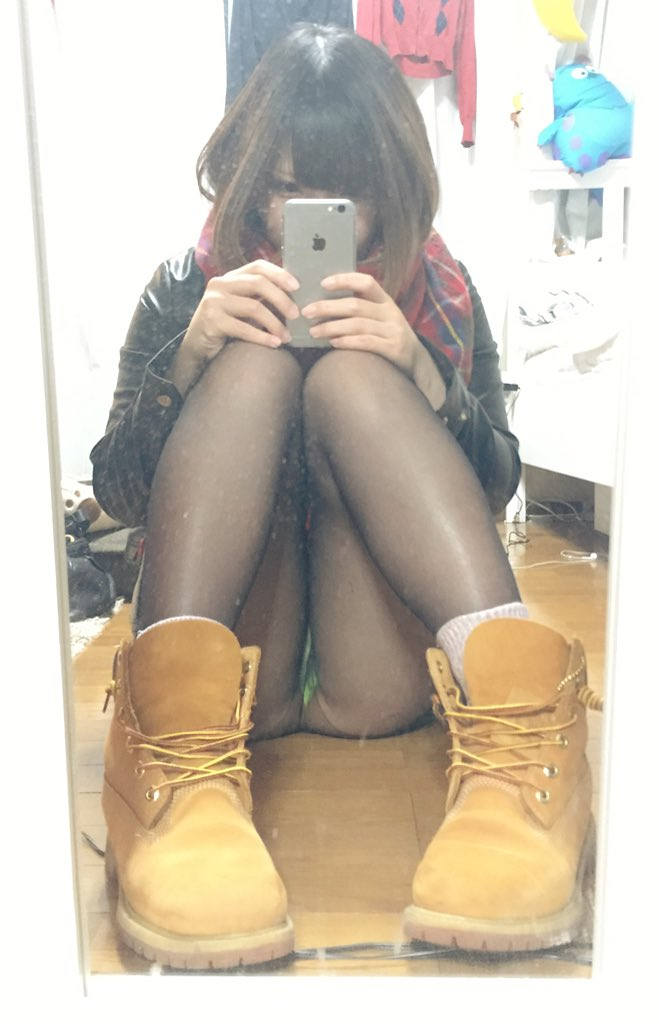 自撮り チラリズム パンチラ エロ画像 【3】