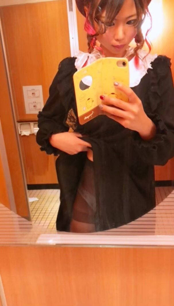 自撮り チラリズム パンチラ エロ画像 【6】