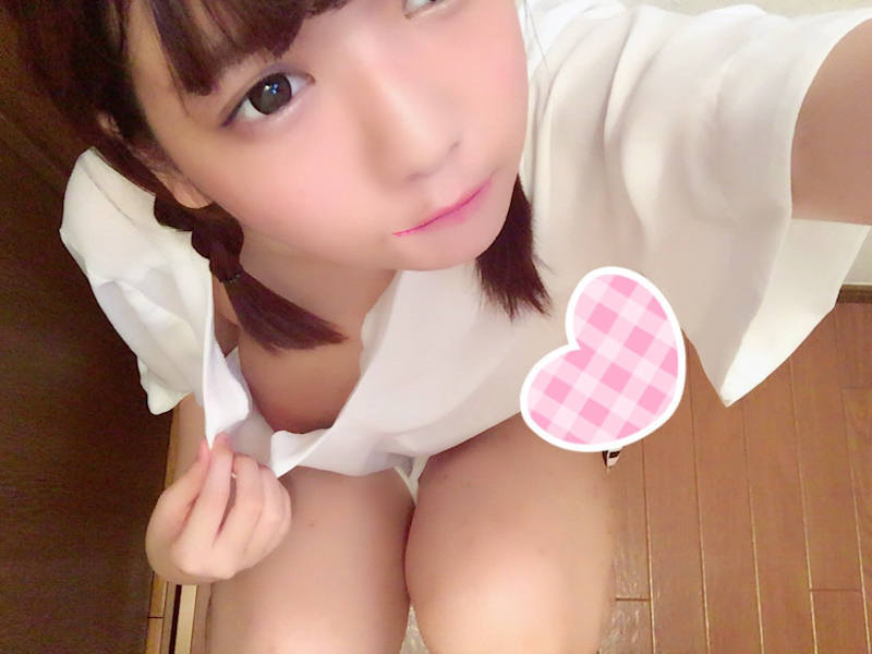 自撮り チラリズム 胸チラ エロ画像 【21】