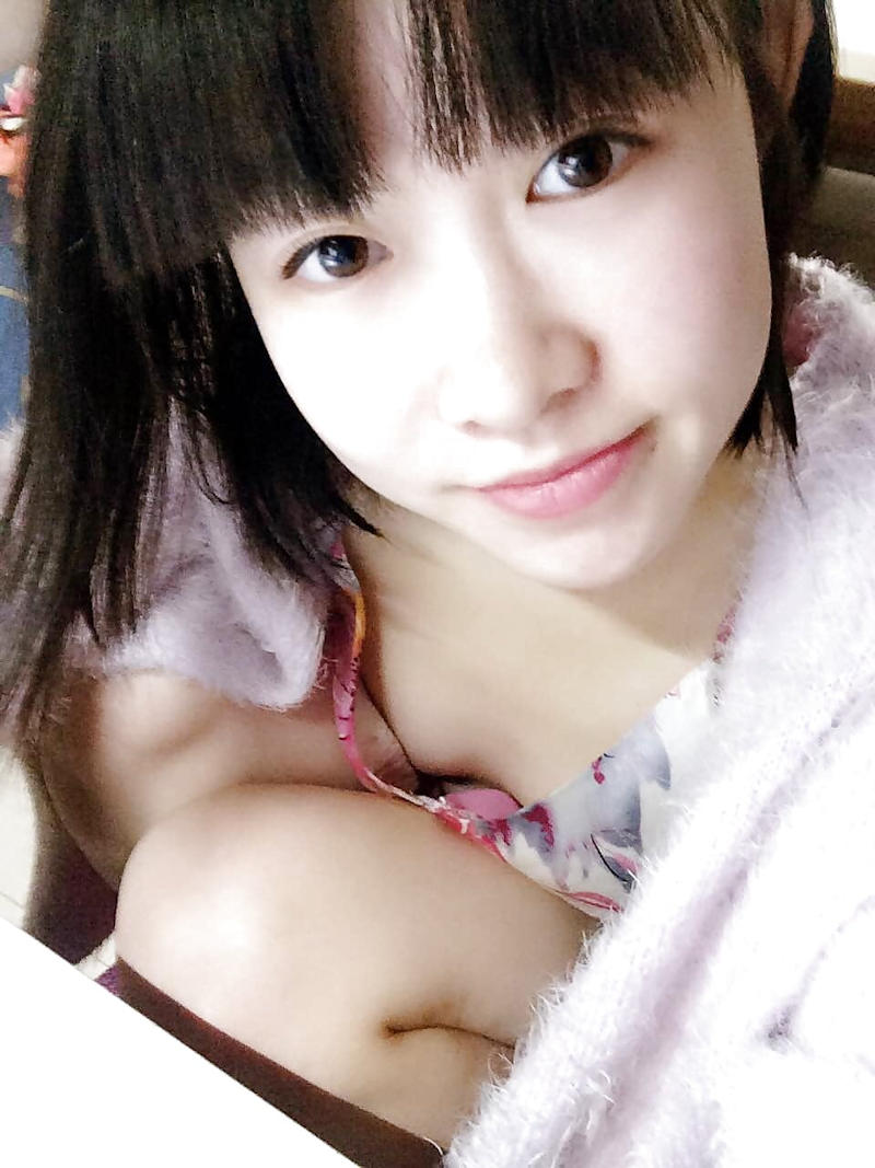 自撮り チラリズム 胸チラ エロ画像 【22】