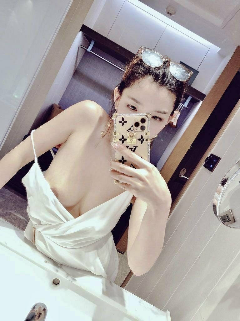 自撮り チラリズム 胸チラ エロ画像 【48】