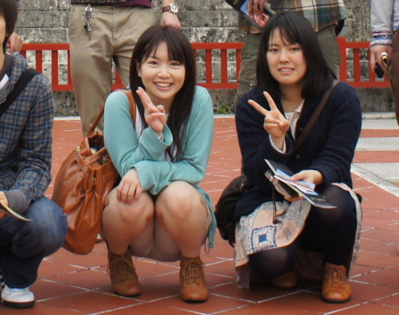 旅行 記念写真 パンチラ エロ画像 【8】