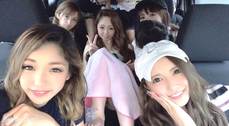 旅行 記念写真 パンチラ エロ画像 【9】