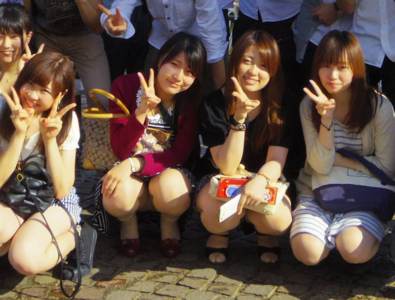 旅行 記念写真 パンチラ エロ画像 【16】